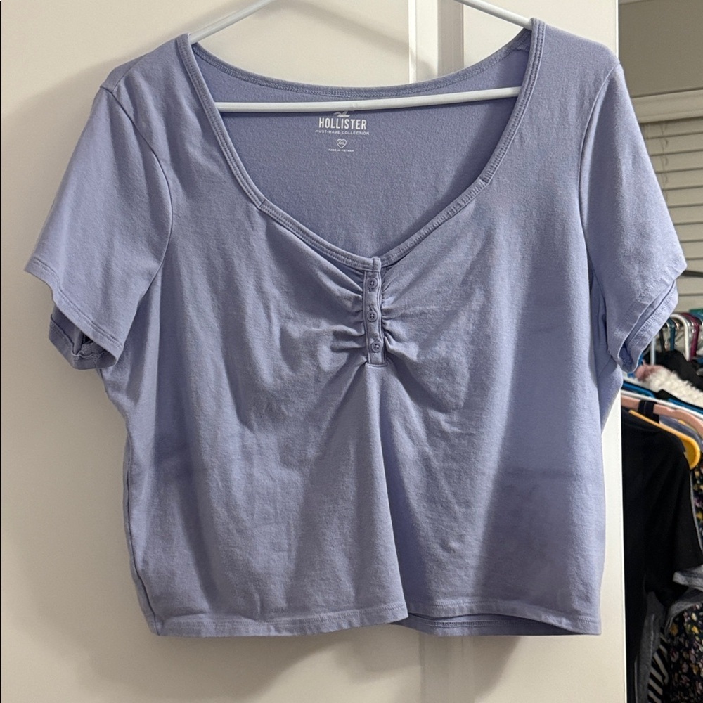 CM🩷 XXL Hollister MUST HAVE COLLECTION Women's Light Blue Short Sleeve Crop Top
